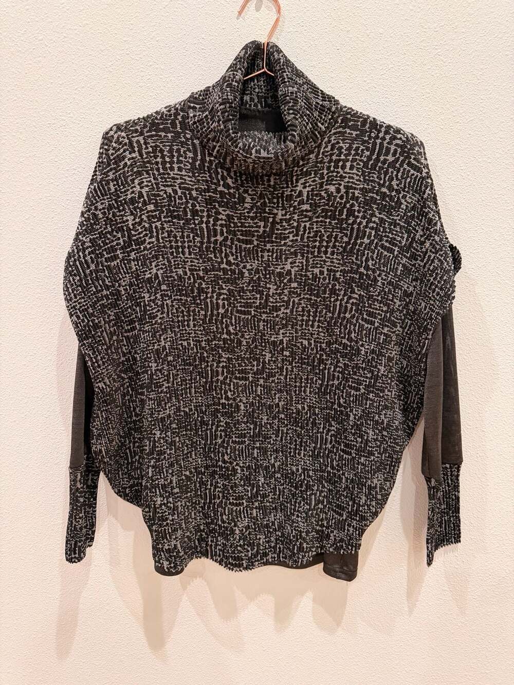 SPECCHIO Pleated Turtleneck Poncho Top Size 40